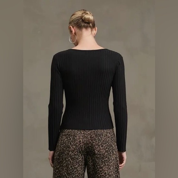 Black Ribbed Button-Up Top - Picture 3 of 4